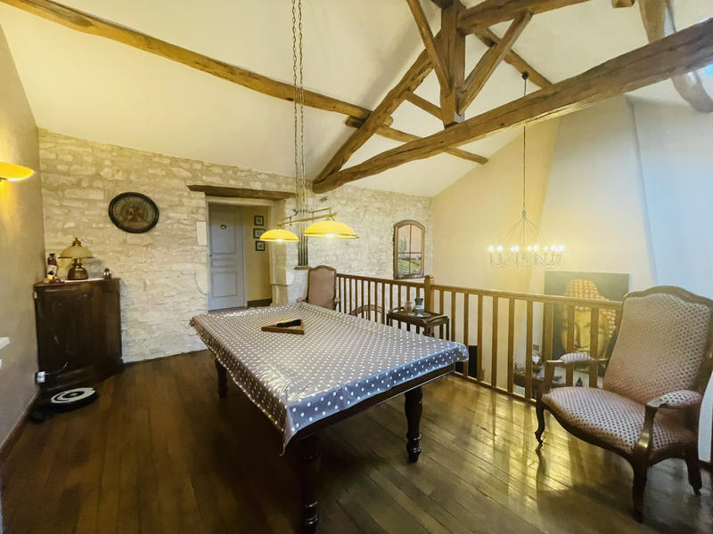 Maison - 267 m² - 7 pièces