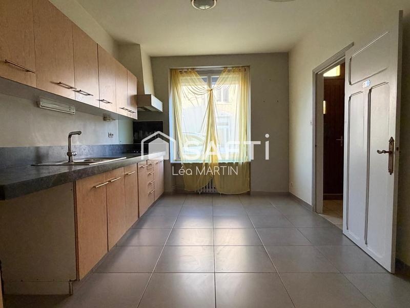 Maison - 214 m² - 8 pièces