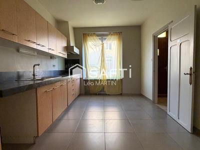 Maison - 214 m² - 8 pièces