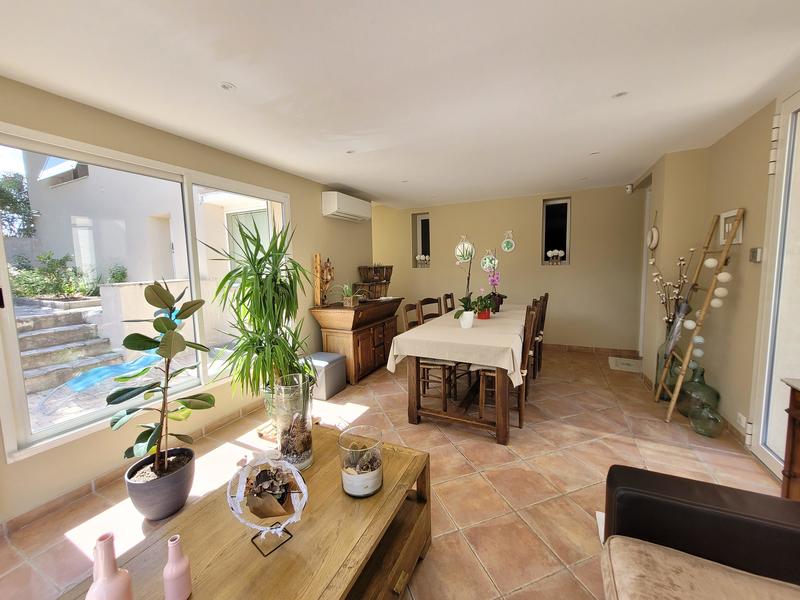 Villa - 207 m² - 7 pièces