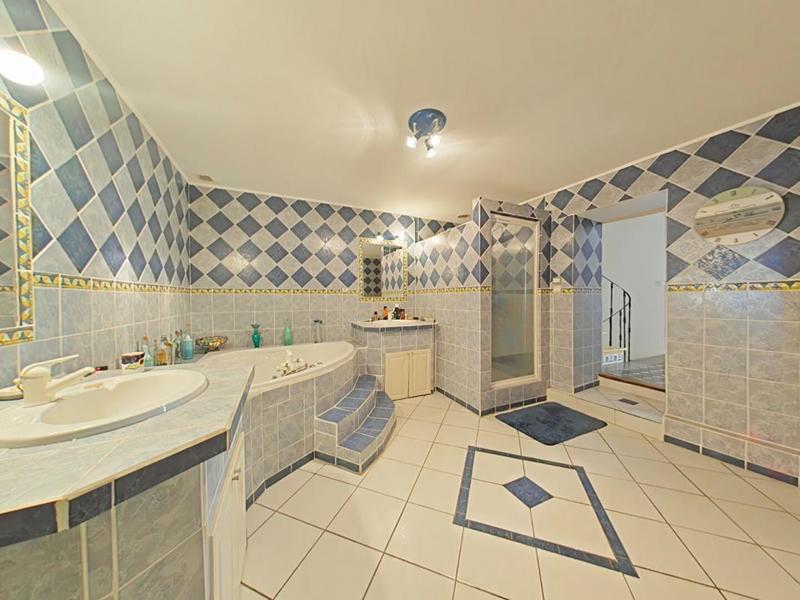 Maison - 280 m² - 7 pièces