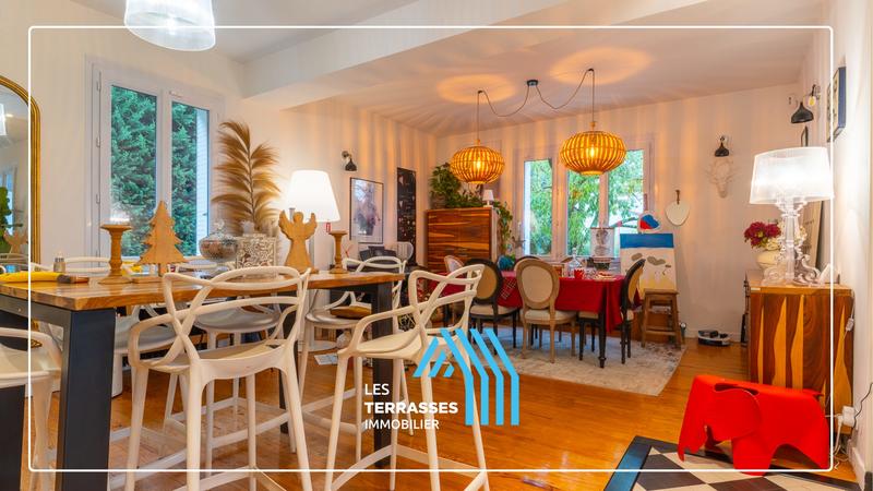 Maison - 280 m² - 9 pièces