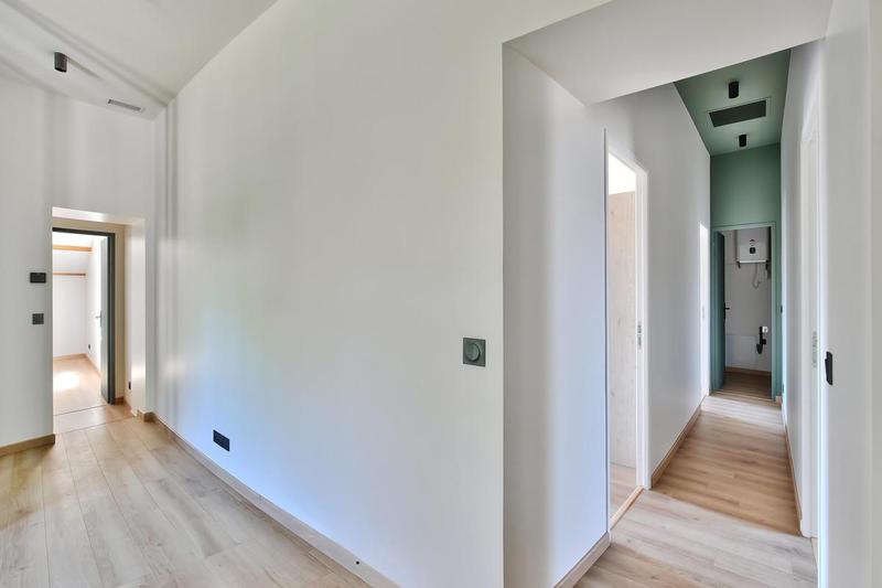 Propriété - 210 m² - 7 pièces
