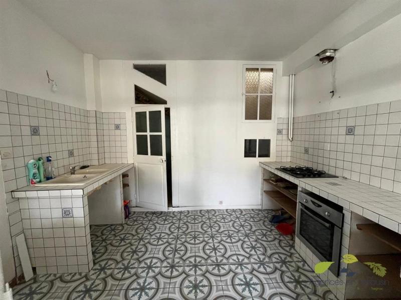 Maison - 222 m² - 7 pièces