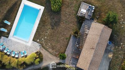 Maison - 737 m² - 20 pièces