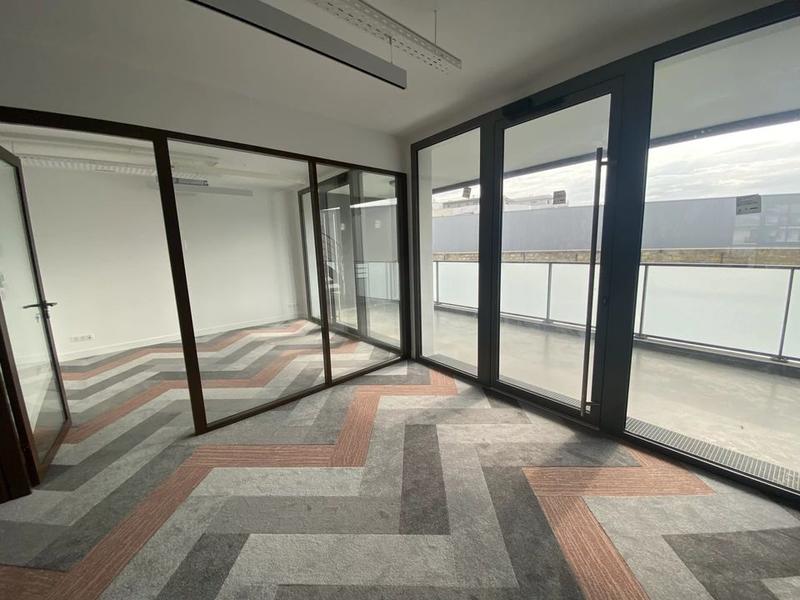 Bureau - 143 m² - 1 pièce