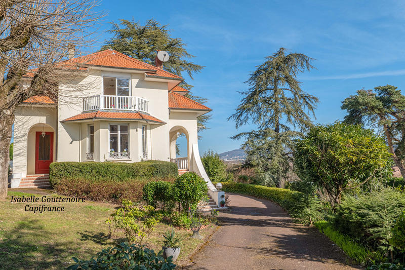 Maison bourgeoise - 230 m² - 8 pièces