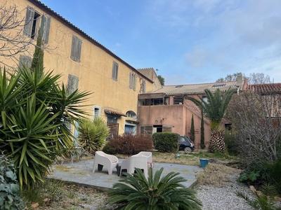 Mas - 500 m² - 10 pièces