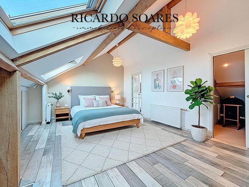 Maison - 207 m² - 9 pièces