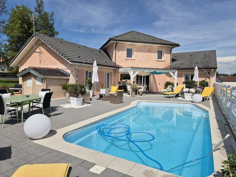 Maison - 205 m² - 4 pièces