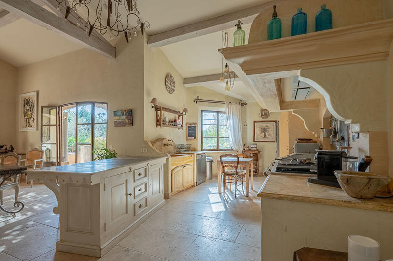 Maison - 353 m² - 8 pièces