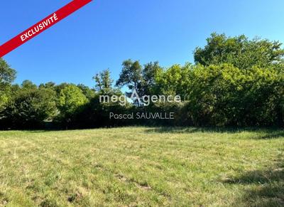 Terrain constructible - 1 600 m²
