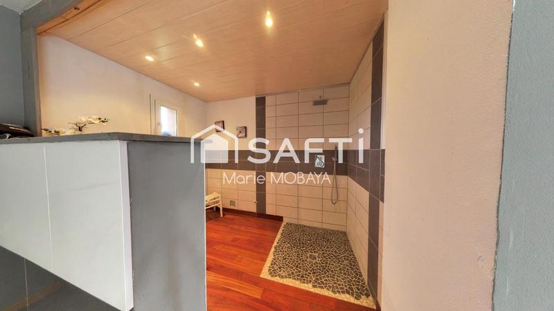 Maison - 210 m² - 6 pièces