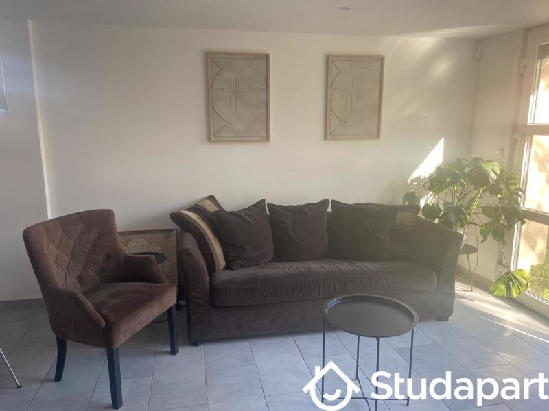 Chambre - 150 m² - 1 pièce