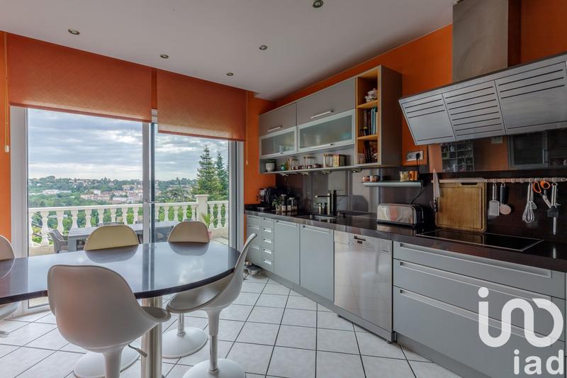 Maison - 216 m² - 6 pièces