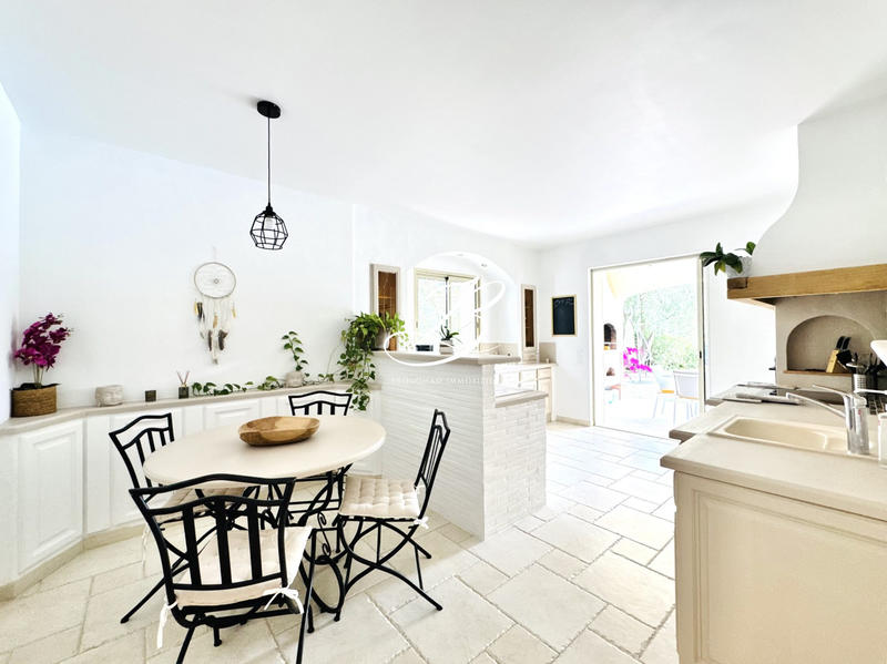 Maison - 200 m² - 7 pièces