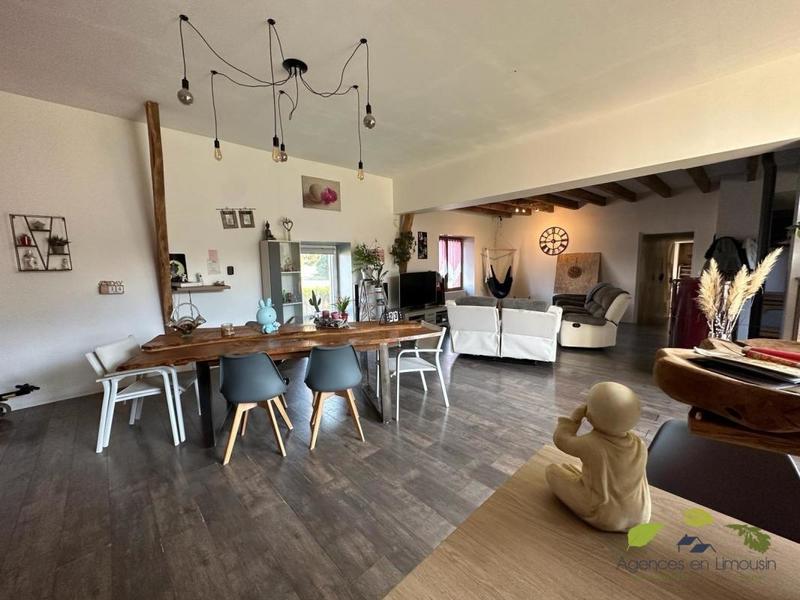 Maison - 180 m² - 9 pièces