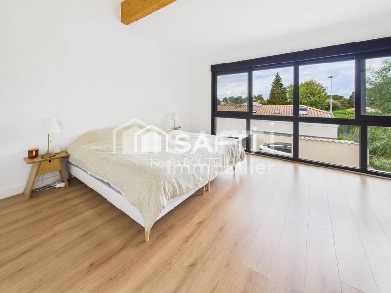 Maison - 205 m² - 6 pièces