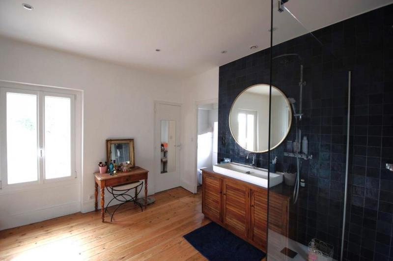 Demeure - 300 m² - 9 pièces