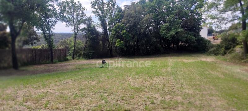 Terrain constructible - 1 038 m²