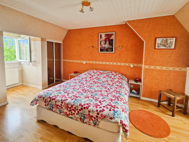 Maison - 273 m² - 9 pièces