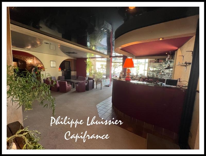 Propriété - 1 458 m² - 34 pièces