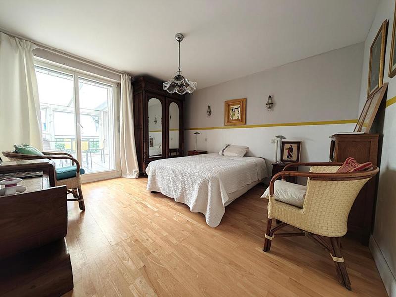 Maison - 360 m² - 15 pièces