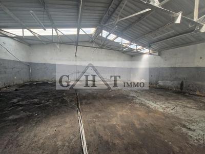 Entrepôt - 700 m²