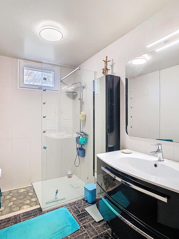 Villa - 241 m² - 6 pièces