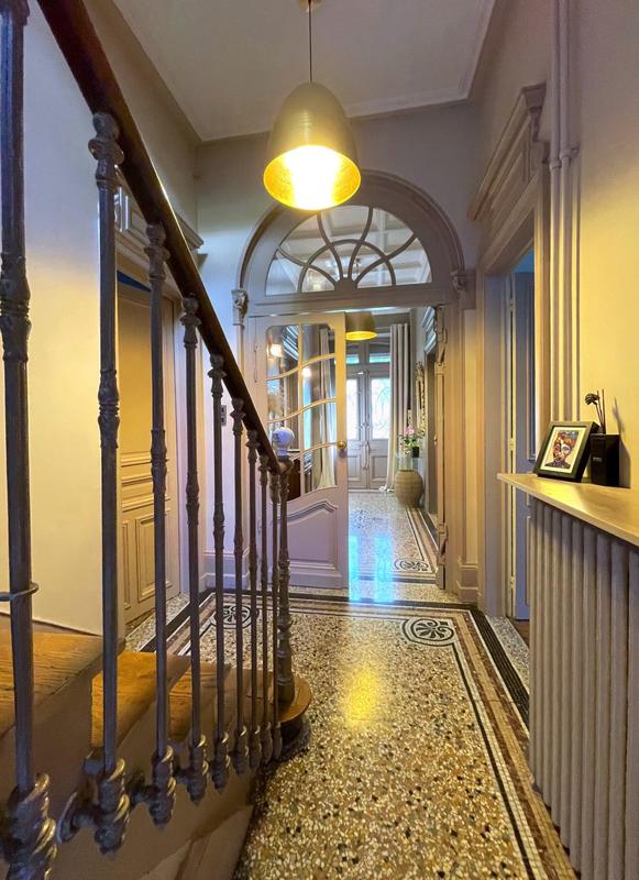 Maison - 250 m² - 7 pièces