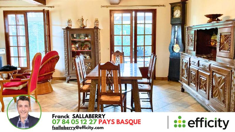 Maison - 203 m² - 8 pièces