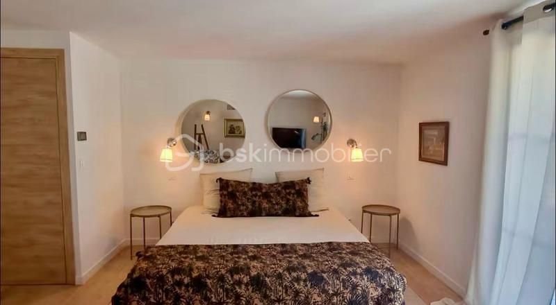 Villa - 300 m² - 7 pièces