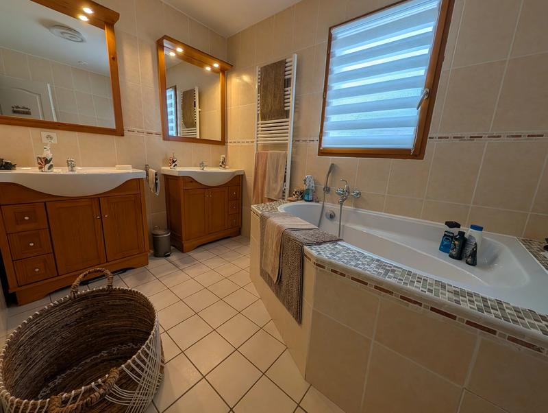 Maison - 93 m² - 4 pièces