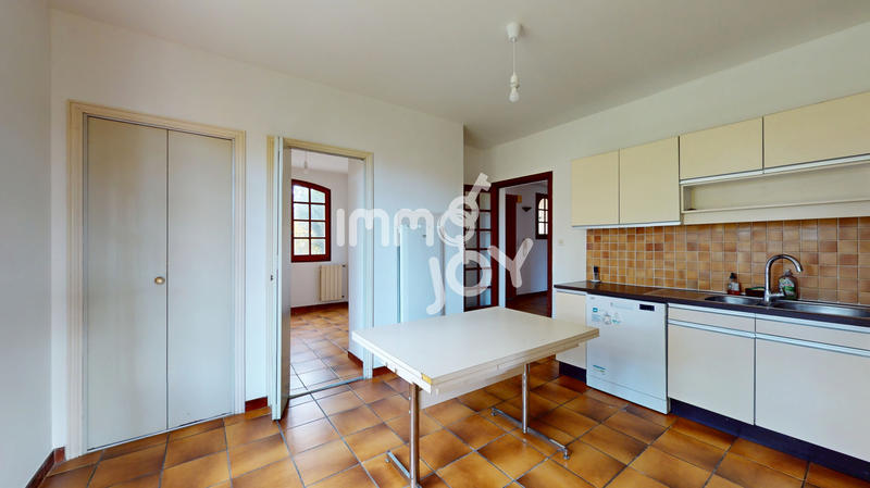 Maison - 220 m² - 8 pièces