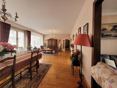 Maison - 306 m² - 10 pièces