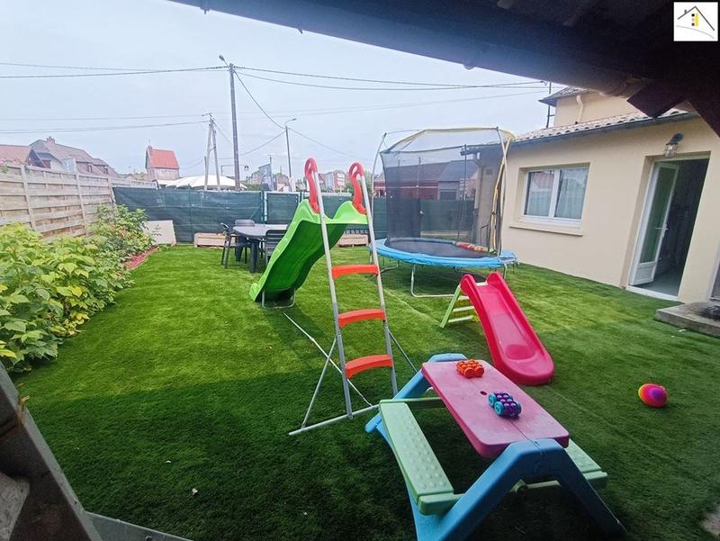 Maison traditionnelle - 245 m² - 8 pièces