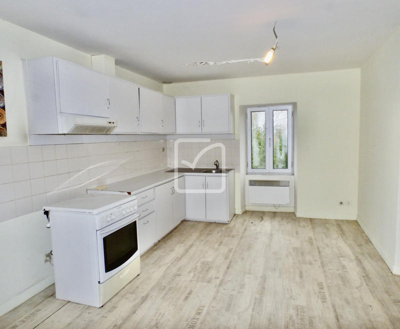 Maison - 250 m² - 15 pièces