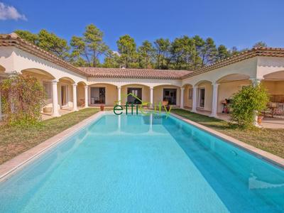 Maison - 260 m² - 7 pièces