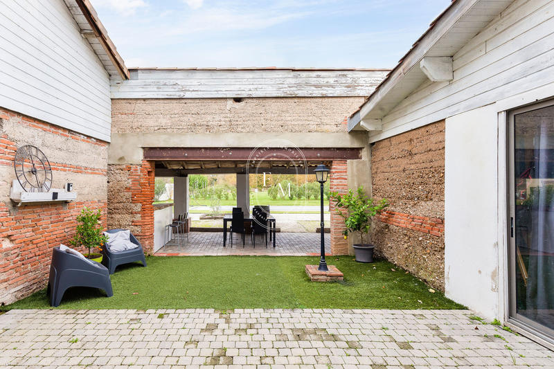 Maison - 297 m² - 12 pièces