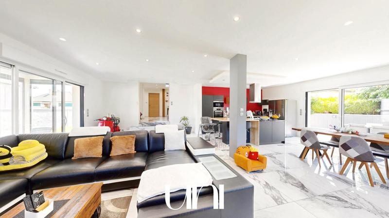 Maison - 206 m² - 6 pièces