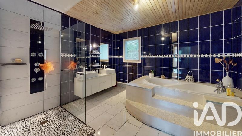 Maison - 205 m² - 8 pièces