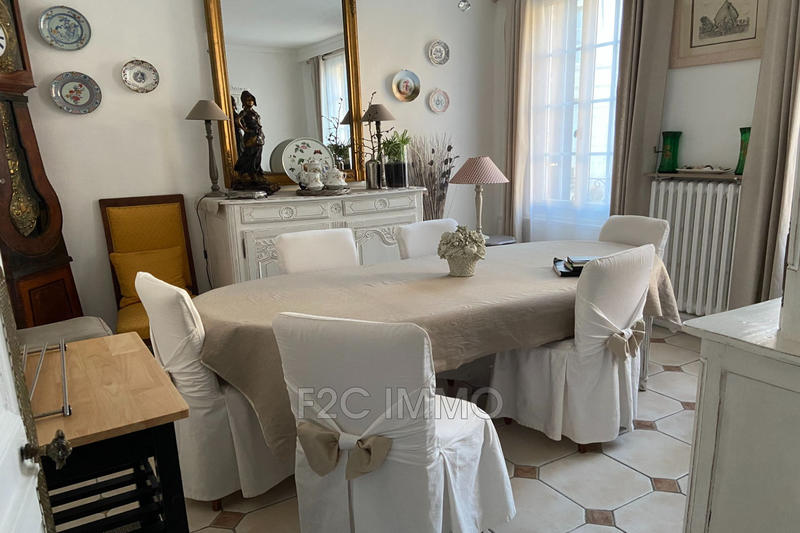 Maison - 187 m² - 9 pièces