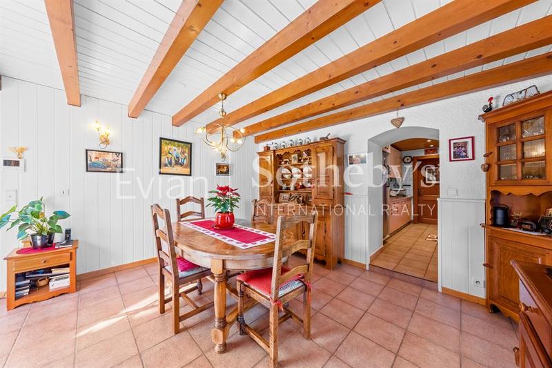 Maison - 300 m² - 11 pièces