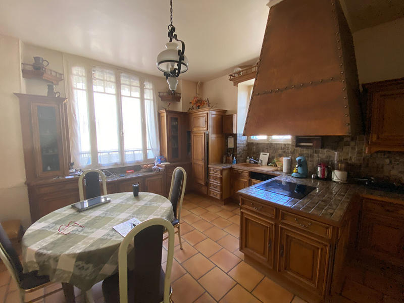 Maison - 238 m² - 7 pièces