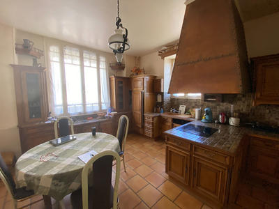 Maison - 238 m² - 7 pièces