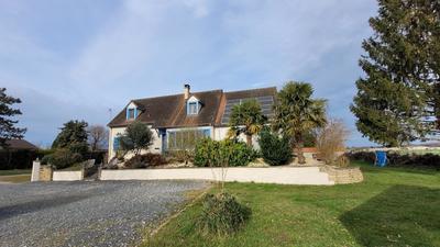 Maison - 243 m² - 11 pièces