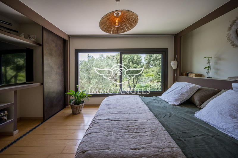 Maison contemporaine - 292 m² - 9 pièces