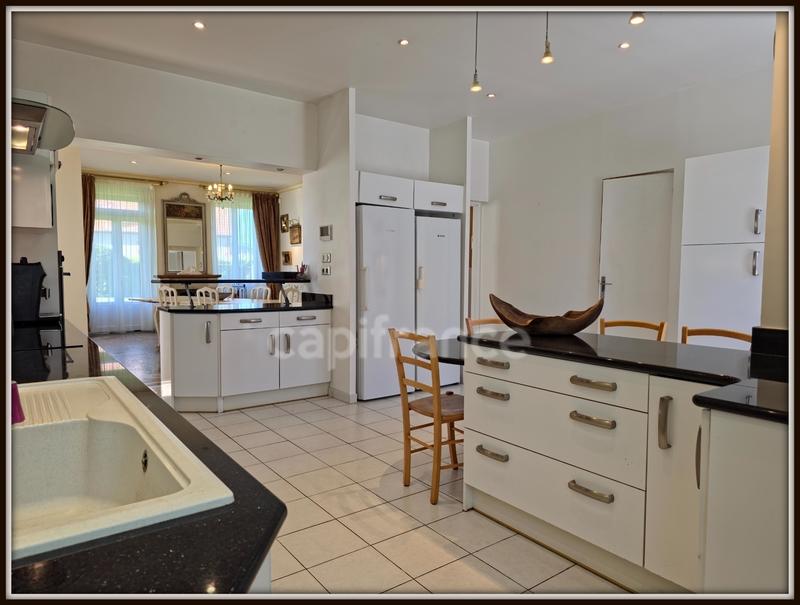 Maison bourgeoise - 266 m² - 10 pièces