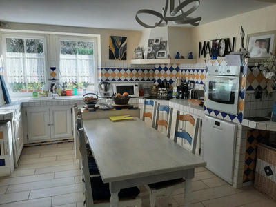 Maison - 210 m² - 6 pièces