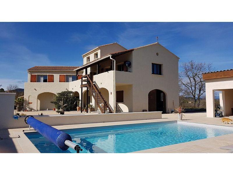 Maison - 235 m² - 10 pièces